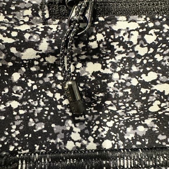 Lululemon🍋 Black and White Speckled Leggings Size 4 / 23” Inseam W/pockets - Picture 3 of 7